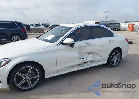 2015 Mercedes-Benz C 300 4Matic/Luxury 4Matic/Sport 4Matic z USA, uszkodzony, nr VIN 55SWF4KB9FU063301